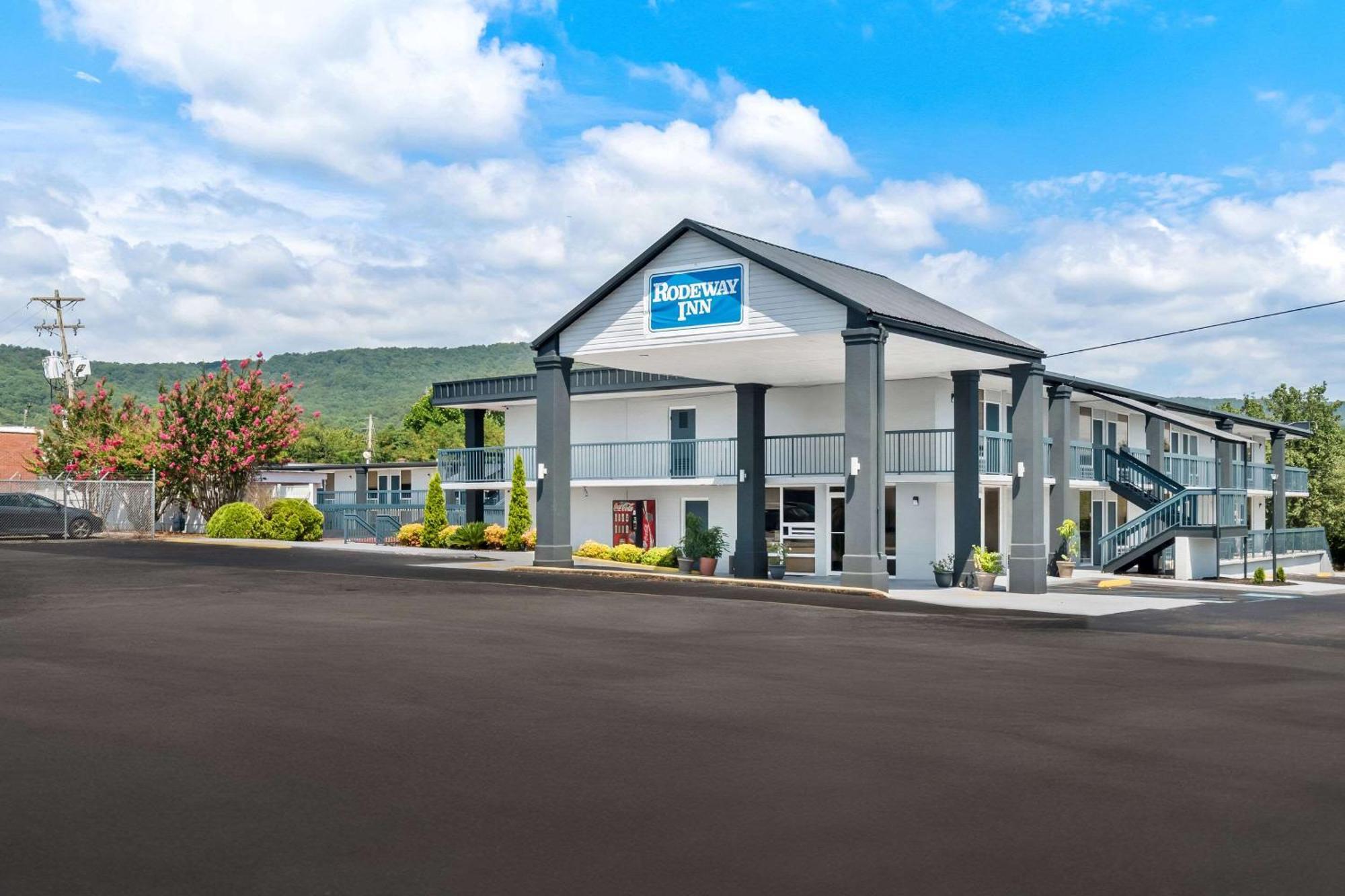 Rodeway Inn Dalton Buitenkant foto
