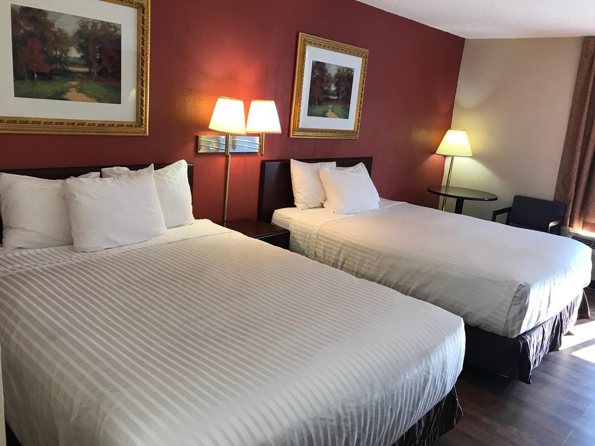 Rodeway Inn Dalton Buitenkant foto